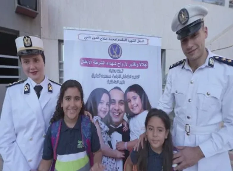 بالصور .. وزارة الداخلية تصطحب أبناء الشهداء إلى مدارسهم تخليداً لذكرى الشهداء التى ستظل سيرتهم العطرة فى ذاكرة الوطن وتبقى تضحياتهم وبطولاتهم موضع فخر وإعتزاز على مر التاريخ