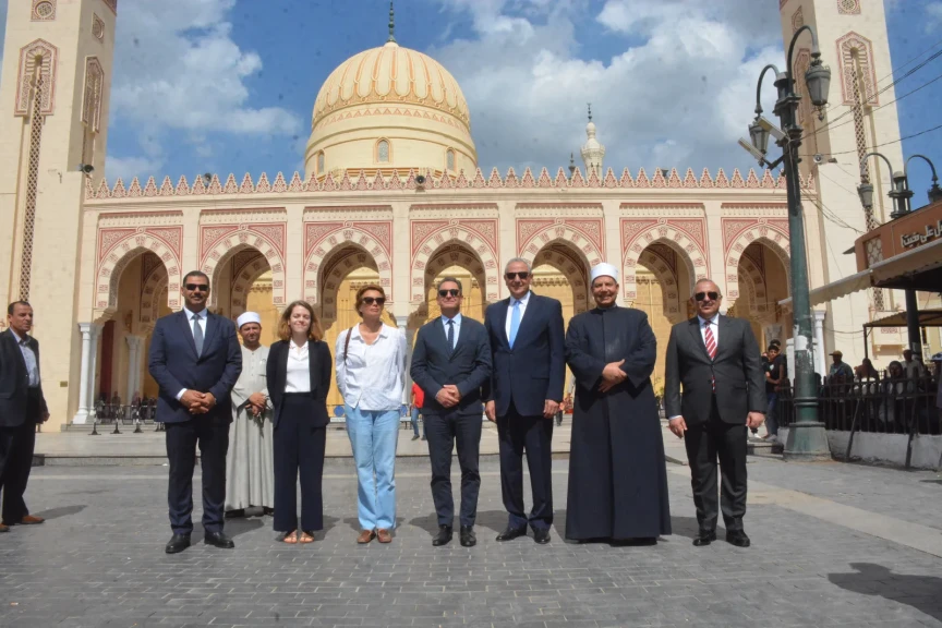 من باريس إلى رحاب السيد البدوي.. السفير الفرنسي يكتشف سحر عروس الدلتا وينبهر بروحانية المسجد الأحمدي بطنطا