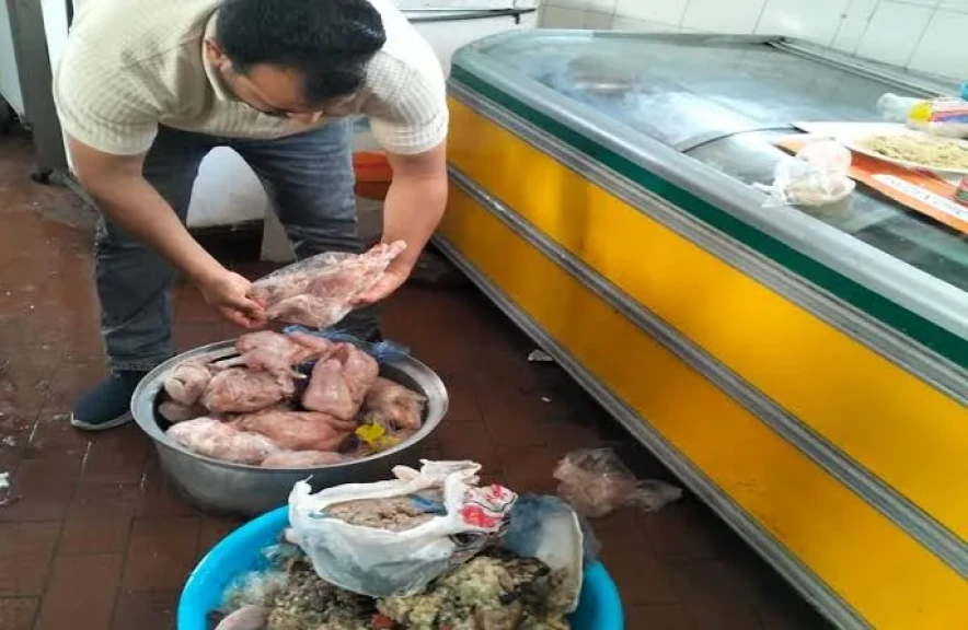 بيطري الغربية يصادر 700 كيلو أغذية مجهولة المصدر وغير صالحة