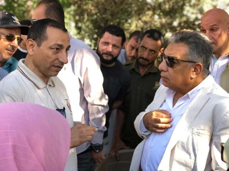 محافظ الدقهلية في زيارة مفاجئة لقريتي الضهرية ودنجواي بشربين ويؤكد:  - سرعة الانتهاء من تسكين التجار والبائعين بالسوق الحضاري الجديد بقرية الضهرية