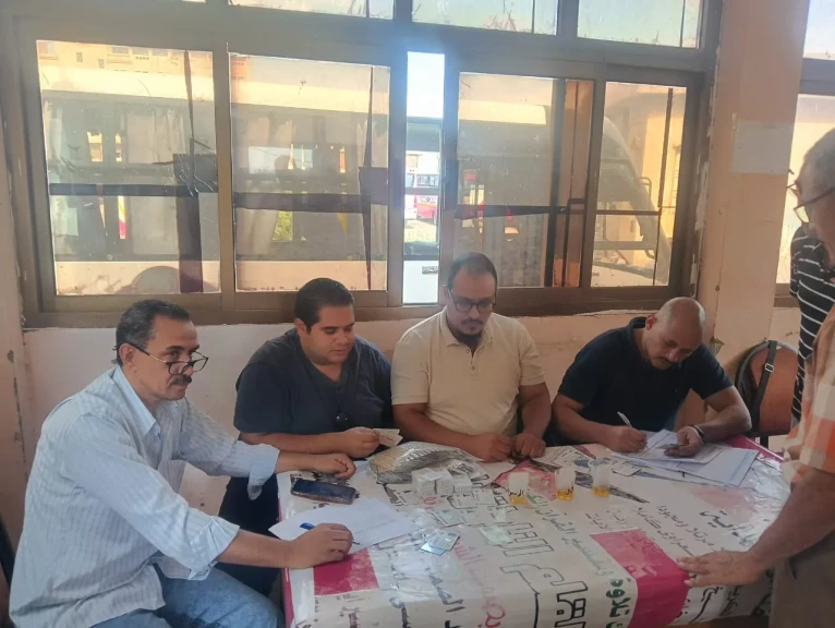 محافظ الدقهلية يتابع حملة مشتركة للكشف عن تعاطي المواد المخدرة بين سائقي الحافلات المدرسية بالمنصورة