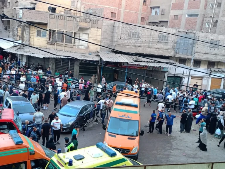 مسئول أمني بالغربية :استشهاد ثالث رجال الحماية المدنية في حريق مصنع المحلة.. وانتشال جثمانه بعد ساعات من البحث بين الأنقاض