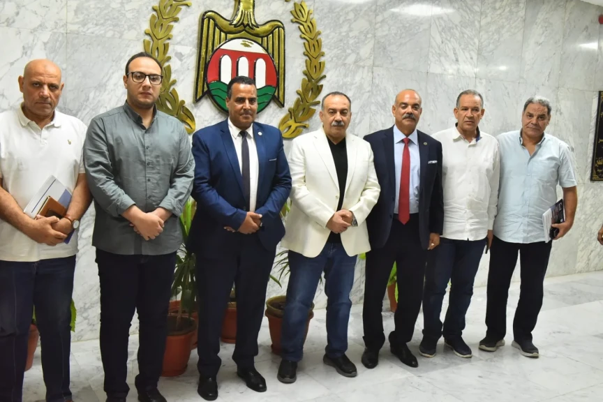 محافظ أسيوط يصطحب وفدًا من الهيئة العربية للتصنيع لاختيار موقع لإقامة معرض دائم لمنتجات الهيئة لخدمة المواطنين بأسعار تنافسية