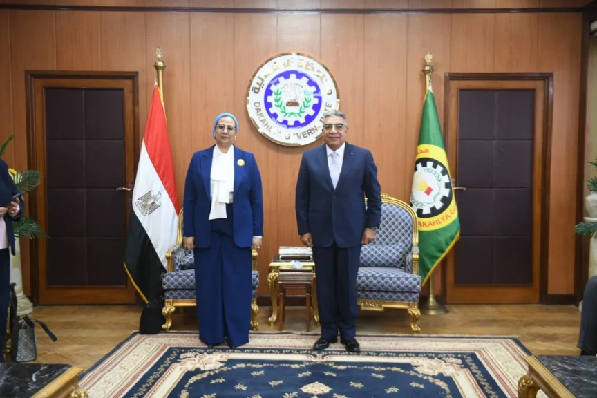 بالصور .. محافظ الدقهلية يستقبل المستشارة أمل عمار والفنانة صفاء أبو السعود تمهيداً لاحتفالية (معًا بالوعي نحميها ) بديوان عام المحافظة