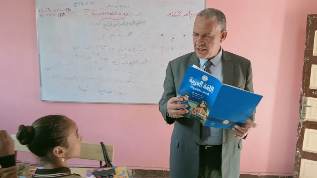 شاهد بالصور .. جولة مفاجئة لمدير تعليم أسيوط لمدارس منفلوط لمتابعة الانضباط المدرسى وسير الدراسة