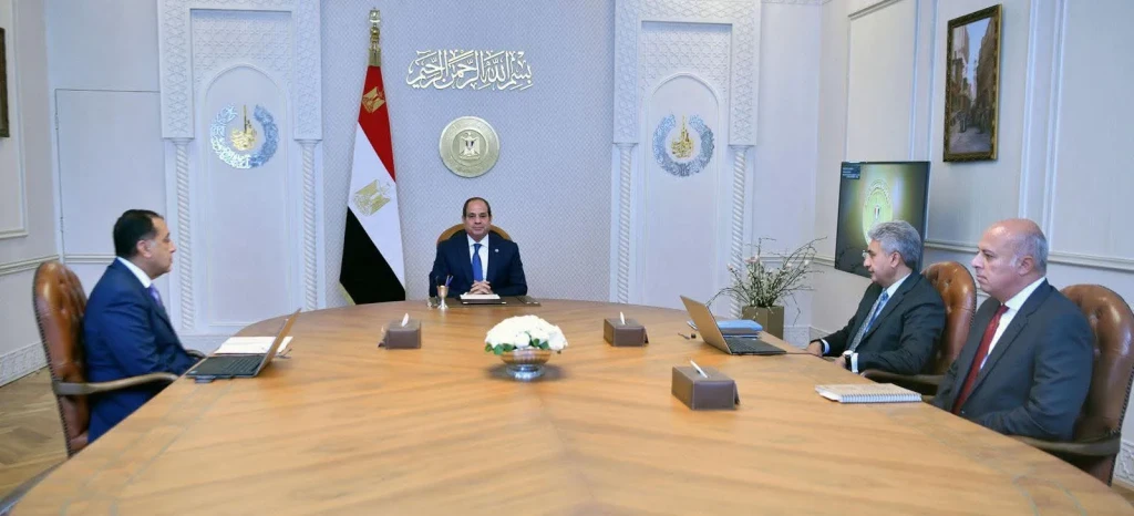 الرئيس السيسى يجتمع مع رئيس الوزراء ووزير السياحة