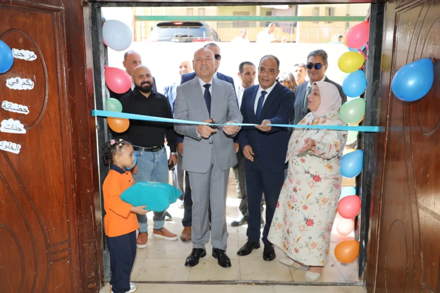 بالصور .. محافظ القاهرة يفتتح حضانة بالأسمرات لخدمة الأمهات العاملات بالمصانع الموجود بها
