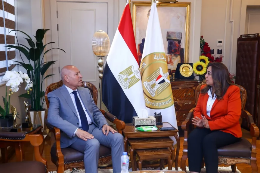 وزيرة التنمية المحلية تتابع مع محافظ القاهرة المشروعات التنموية والخدمية والموقف التنفيذي لتطوير بعض المناطق بالعاصمة