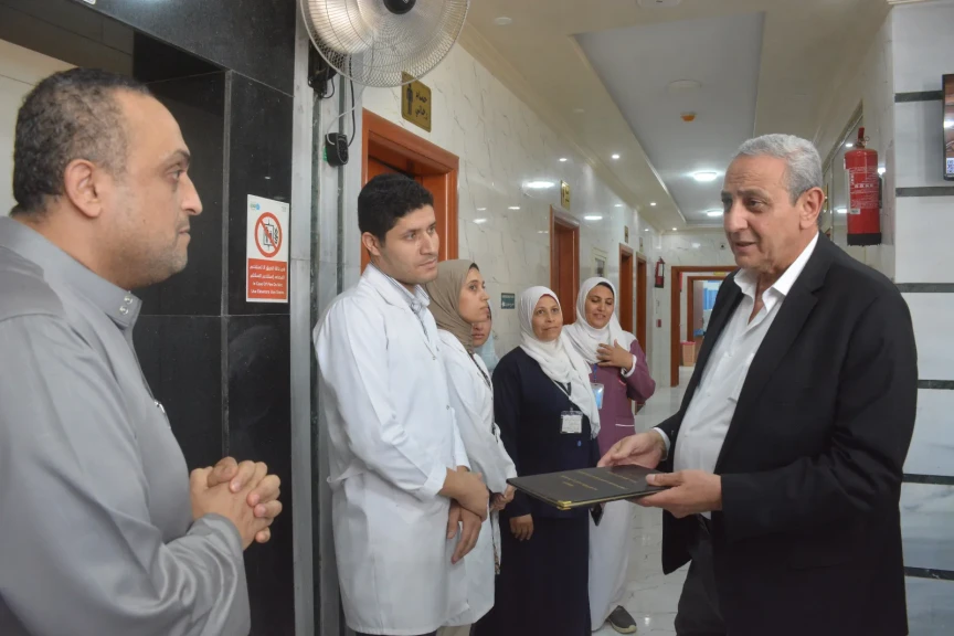 محافظ الغربية في جولة مفاجئة بقرية أبشواي الملق يتفقد الوحدة الصحية ومركز الغسيل الكلوي والحضانات ونقطة الإسعاف