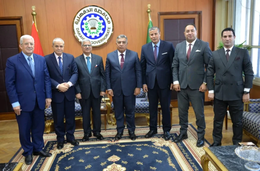 محافظ الدقهلية يستقبل وفد هيئة قضايا الدولة بالمنصورة لبحث ومناقشة عدد من الملفات القضائية وتعزيز التعاون المشترك