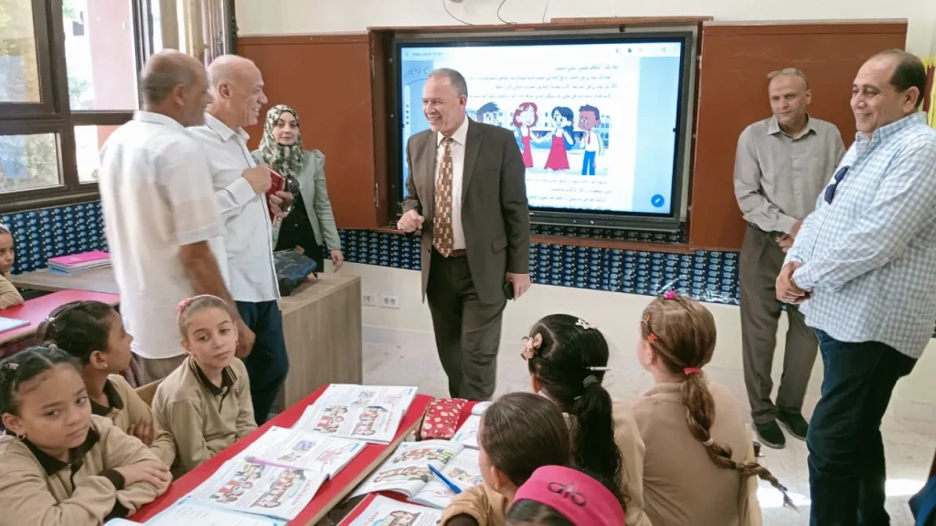 وكيل وزارة التعليم بأسيوط يشارك طلاب مدرسة الناصرية بأبنوب مواجهة التنمر ويعلن تعميم البرامج العلاجية للطلاب