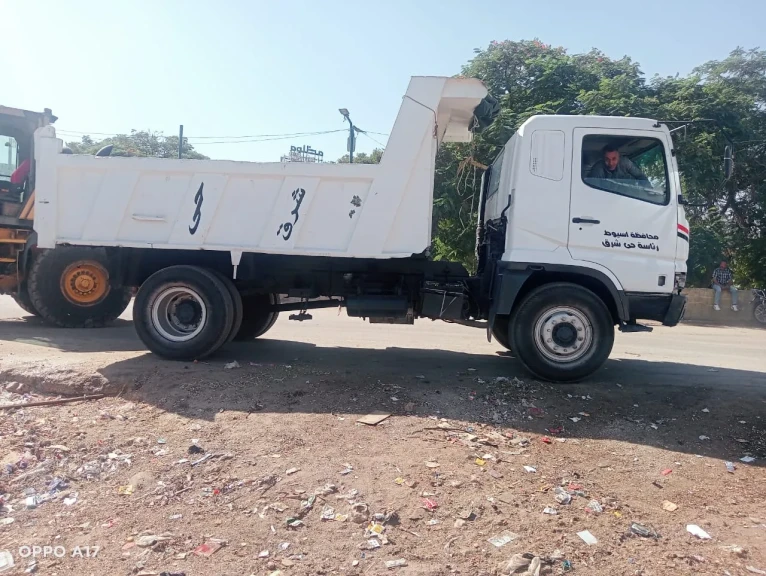 محافظ أسيوط: حملات نظافة ورفع مخلفات بمناطق التحكم المركزي والوليدية بحي شرق