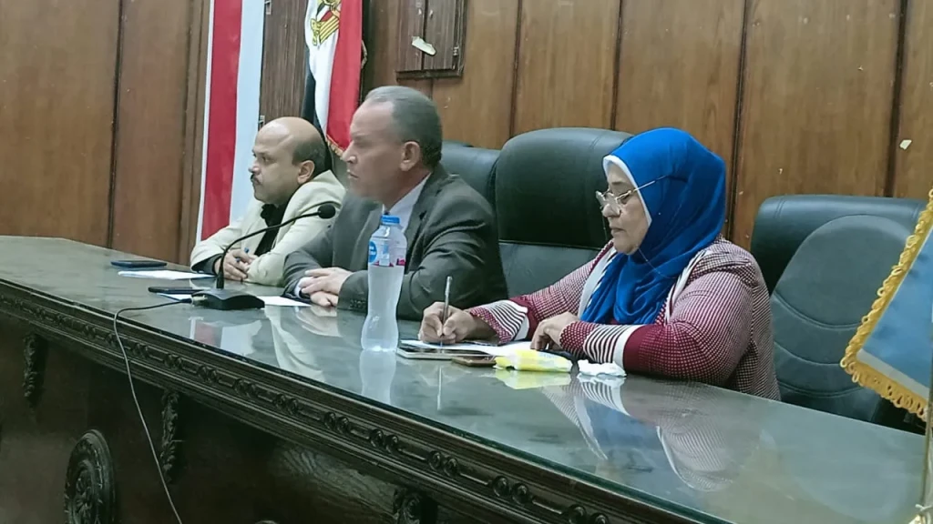 وكيل وزارة التعليم بأسيوط يترأس اجتماع مديرى الإدارات ومديرى المراحل ويشدد على المتابعة الميدانية للمدارس لتحقيق الانضباط المدرسى