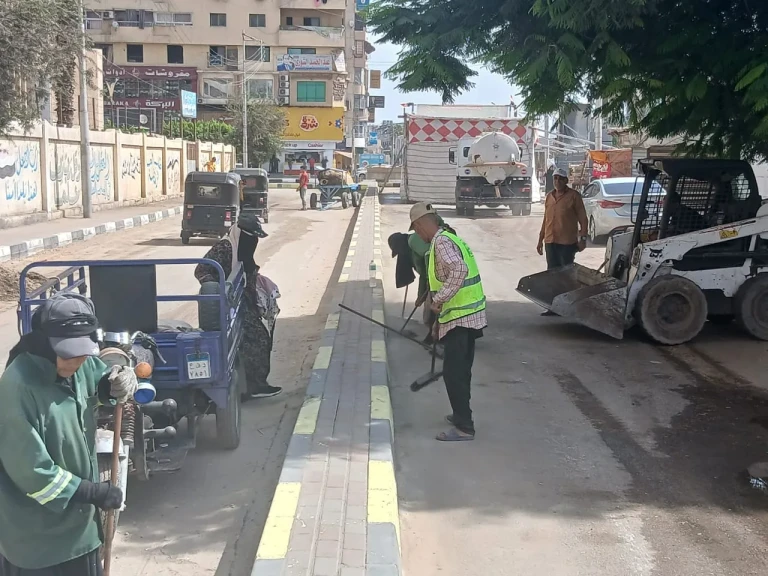 بالصور .. محافظ الدقهلية يتابع أعمال منظومة النظافة ورفع المخلفات بمدينتي المنصورة وطلخا ورفع 455 طن مخلفات بلدية