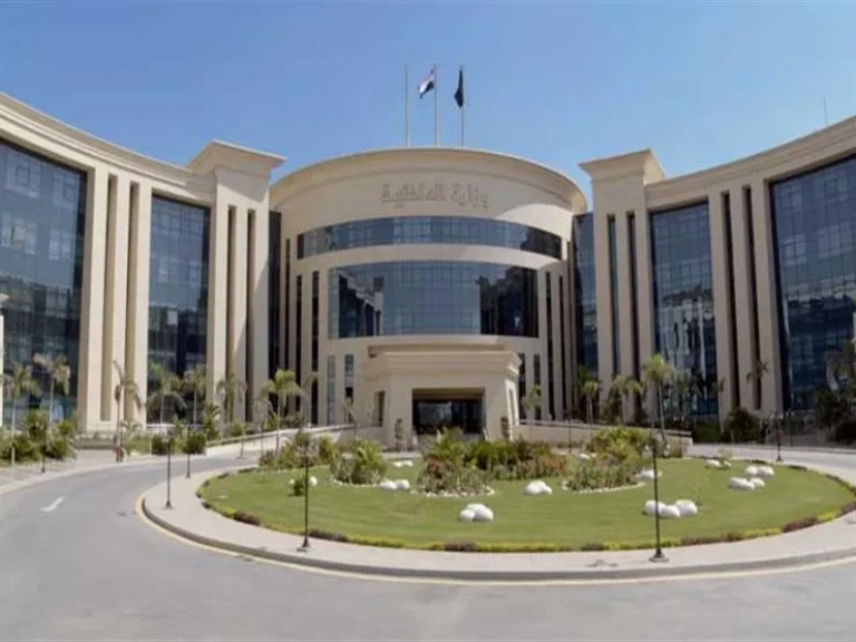 شاهد بالفيديو ضبط النفس والعمل البطولى الذى قام به ضابط مرور بالقليوبية والقوة المرافقة لضبط قائد سيارة تحت ثأثير مسكرات