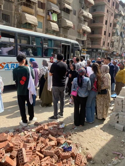 محافظ الدقهلية يفاجئ محطة الشيماء لمتابعة حركة نقل الطلاب والمواطنين… ويوجه باستدعاء سيارات نقل فورا وإنهاء مظلة الانتظار في أسرع وقت