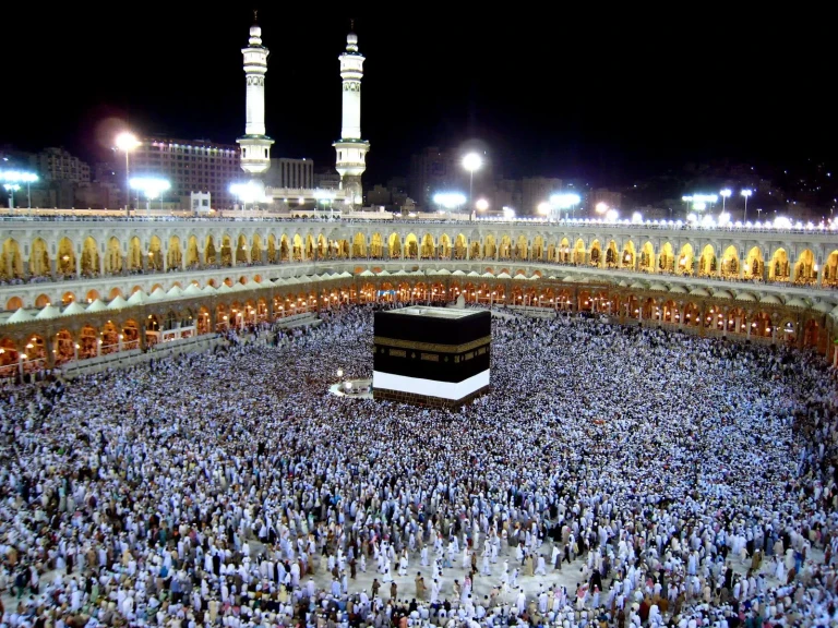 السعودية تكشف عن التأشيرات التي تؤهل صاحبها لأداء العمرة
