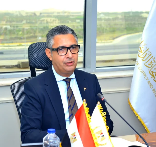 وزير التموين والتجارة الداخلية يهنئ الدكتور خالد العناني على فوزه التاريخي بمنصب مدير عام منظمة اليونسكو
