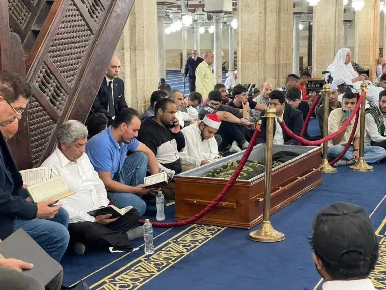 شيخ الأزهر يؤدي صلاة الجنازة على الدكتور أحمد عمر هاشم في الجامع الأزهر الشريف