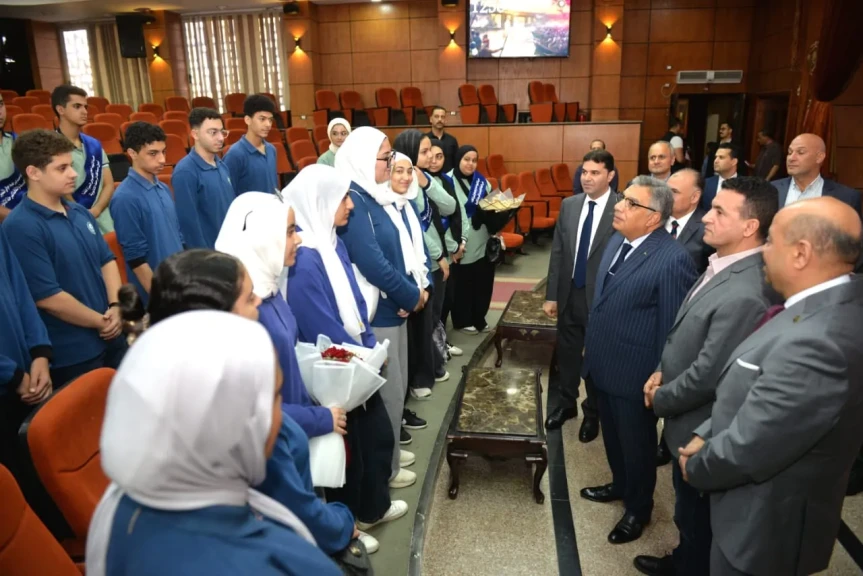 محافظ الدقهلية يلتقي طلاب التربية والتعليم في ذكرى انتصارات أكتوبر من قاعة المؤتمرات بديوان عام المحافظة