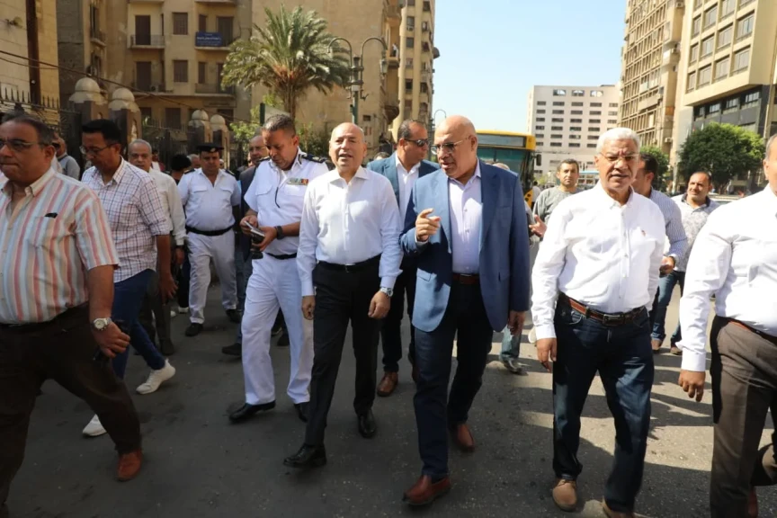 بالصور .. محافظ القاهرة يتابع أعمال تطوير منطقة محيط ميدان رمسيس ويؤكد لن نسمح بوجود باعة جائلين أو إشغالات مرة أخرى بالمنطقة