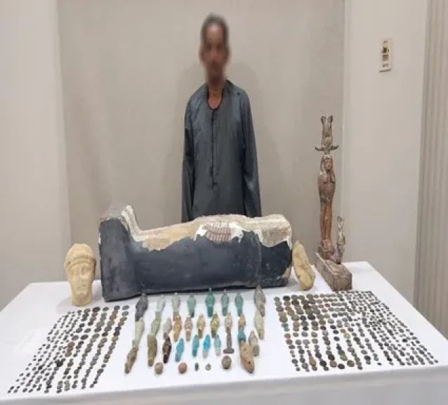 بالصور .. تفاصيل ضبط 533 قطع آثرية بحوزة مزارع ببنى سويف بقصد الإتجار