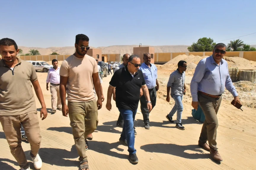 بالصور .. محافظ أسيوط يتابع إنشاء أول سوق حضري بالبداري على مساحة 20 ألف متر بتكلفة 115 مليون جنيه