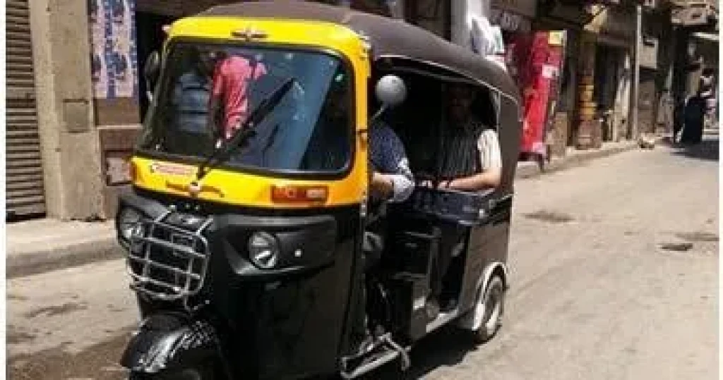 حكاية لها العجب ..سائق توك توك يعثر علي مليون جنيه بنطاق قرية دهتورة بزفتي والأهالي يبحثون عن صاحبها