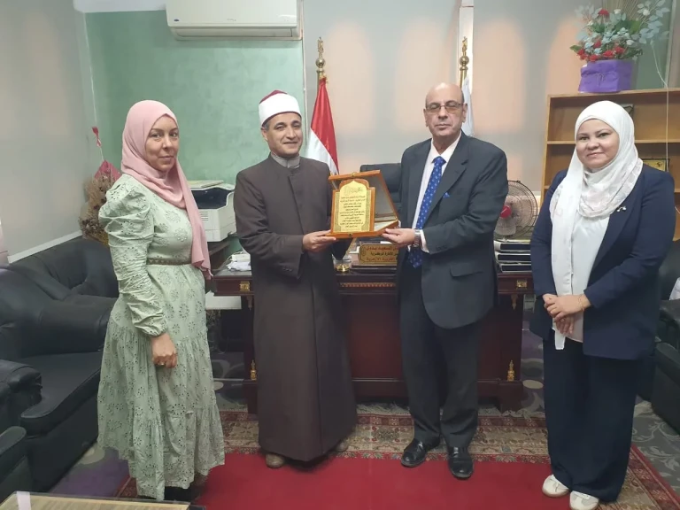 رئيس منطقة الغربية الأزهرية يُكرم عميد كلية القرآن الكريم بطنطا تقديرًا لجهوده في دعم البرامج التدريبية