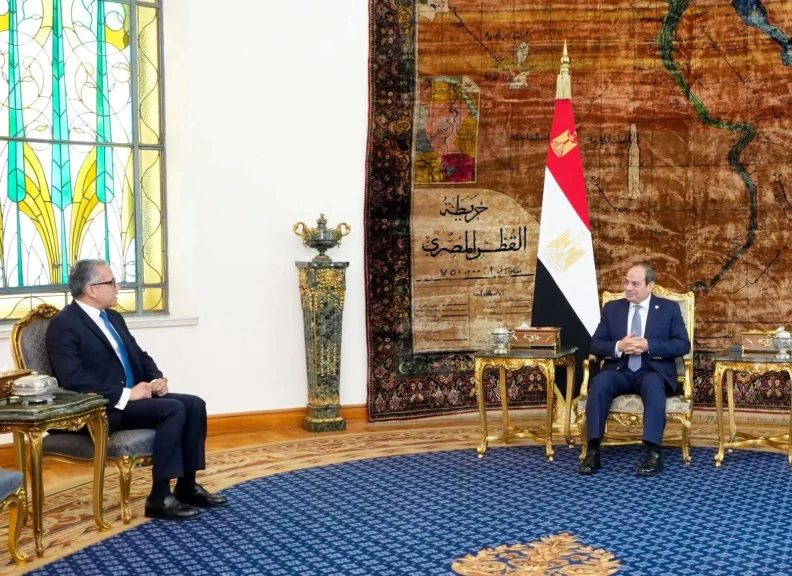 الرئيس السيسي يستقبل الدكتور خالد العناني المدير العام لليونسكو وذلك بحضور وزير الخارجية والهجرة
