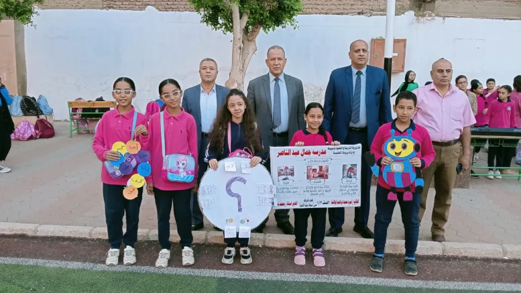 مدير تعليم أسيوط يشهد الطابور وتحية العلم بمدرسة جمال عبد الناصر بديروط ويعلن تفعيل الزيارات بين المدارس لتبادل ونقل الخبرات الناجحة