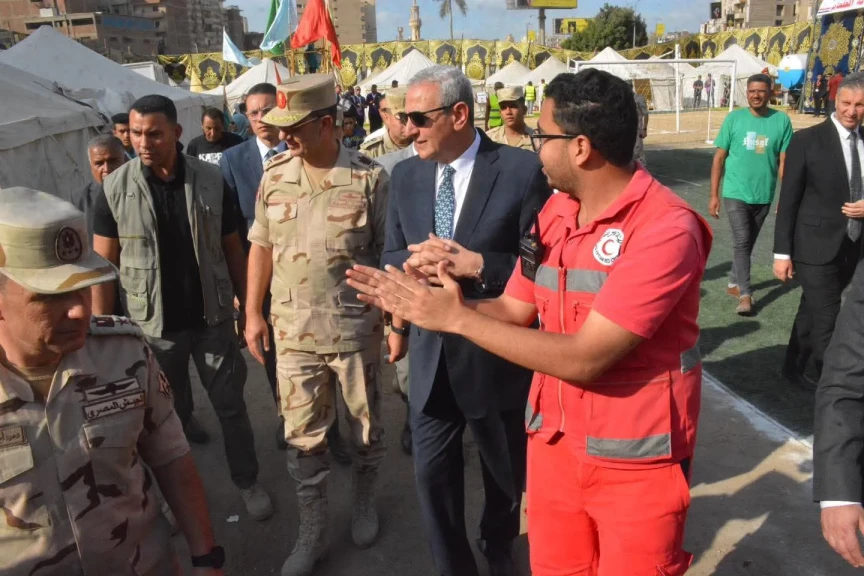 محافظ الغربية وقائد قوات الدفاع الشعبي والعسكري يتفقدان معسكر الإيواء العاجل ضمن التدريب العملي “صقر 156” لمجابهة الأزمات والكوارث