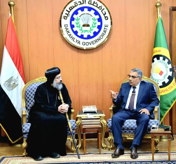 بالصور .. محافظ الدقهلية يستقبل وفد الكنيسة للتهنئة بذكرى انتصارات أكتوبر الـ52