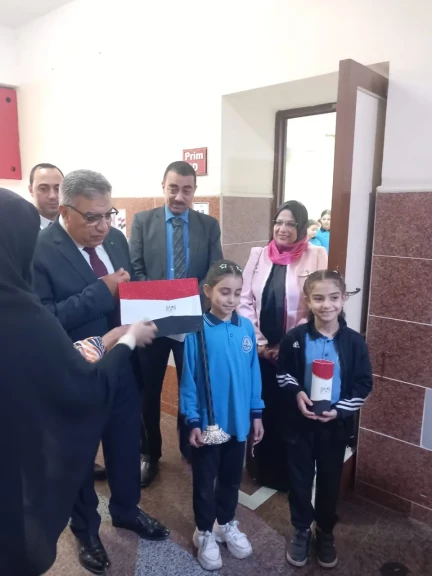 في إطار الاحتفالات بذكرى نصر أكتوبر المجيد ومعركة المنصورة الجوية محافظ الدقهلية في زيارة مفاجئة لمدرستي المنصورة المتميزة للغات 2 وطلخا الإعدادية الجديدة بنين