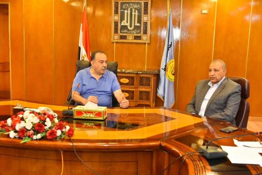 محافظ أسيوط يبحث تفعيل دور الجمعيات التعاونية الاستهلاكية لتوفير السلع الأساسية بأسعار مناسبة