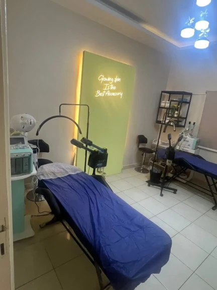 وزارة الصحة تغلق مركز غير مرخص للتجميل فى مدينة نصر تديره منتحلة صفة طبيب