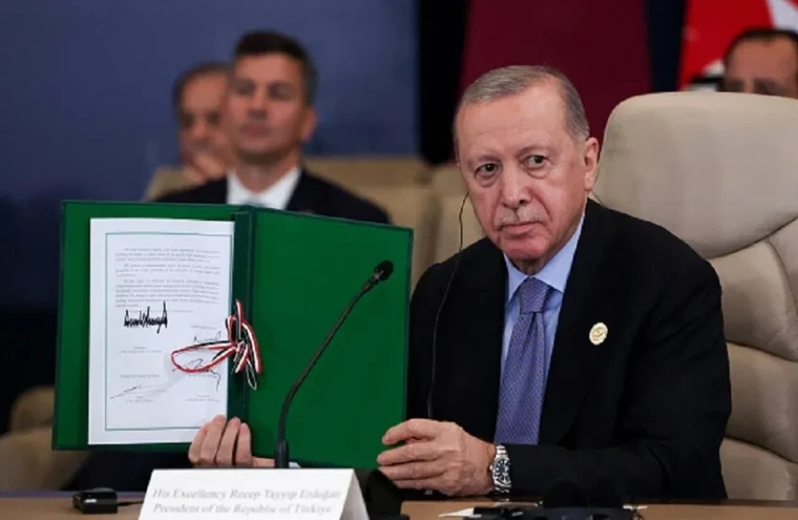 أردوغان يحذر إسرائيل بعد توقيع اتفاق السلام في غزة ..”الثمن سيكون باهظا”