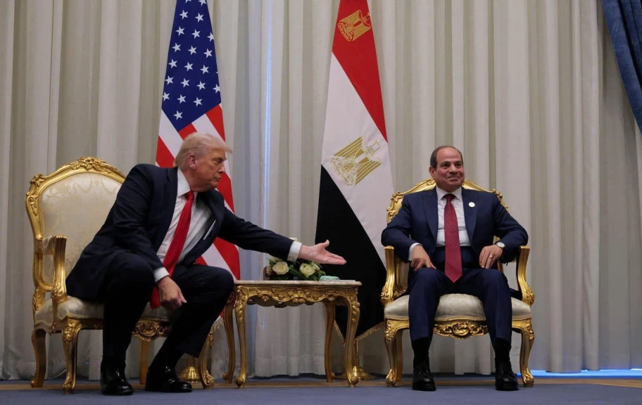 رجل قوى وصارم .. ماذا قال ترامب عن السيسي بعد وصوله شرم الشيخ؟