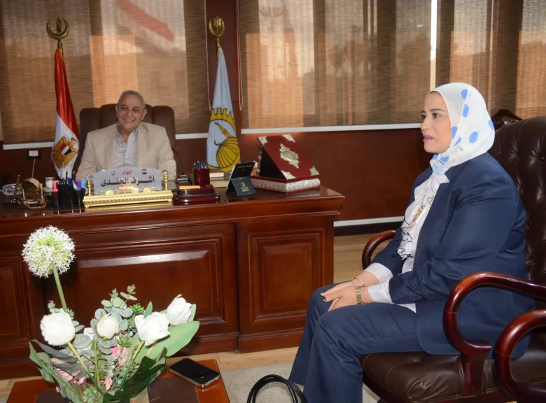 محافظ الغربية يستقبل مدير الطب البيطري الجديد ويشيد بعطاء الدكتور عادل عبد العزيز خلال فترة توليه المسؤولية