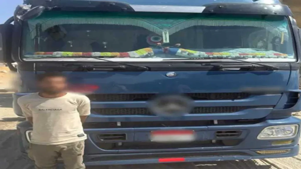ضبط سائق سيارة نقل ثقيل لقيامه بالاصطدام بأحد الأشخاص محدثاً إصابتهم ووفاة أحدهم ولاذ الفرار بالقاهرة