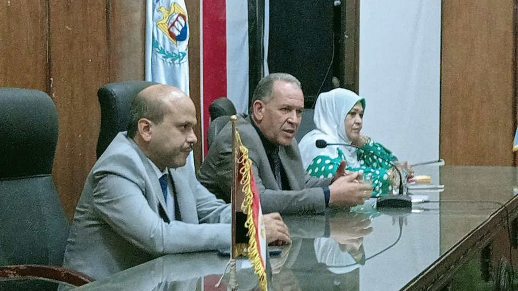 مدير تعليم أسيوط لمديرى الإدارات التعليمية :انزلوا المدارس وتابعوا الانضباط وتطبيق معايير الجودة