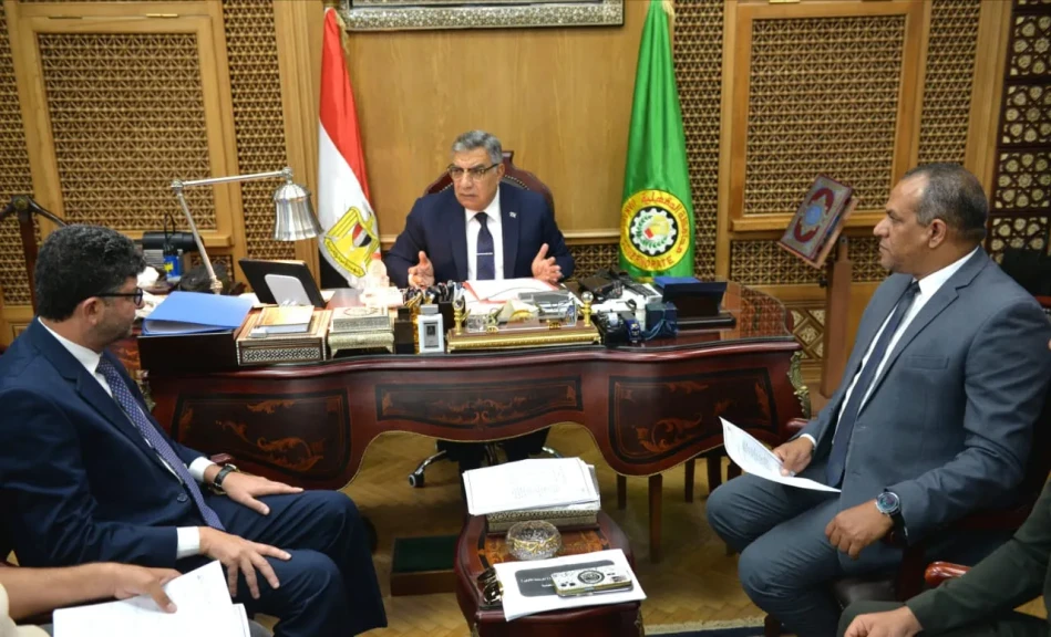 في إطار مبادرة الرئيس عبدالفتاح السيسي حياة كريمه وبناء الجمهورية الجديدة محافظ الدقهلية يعقد اجتماعاً لمناقشة المشاريع التي تم الانتهاء من تنفيذها وموقف تشغيلها بمبادرة حياة كريمة بقرى مركز شربين