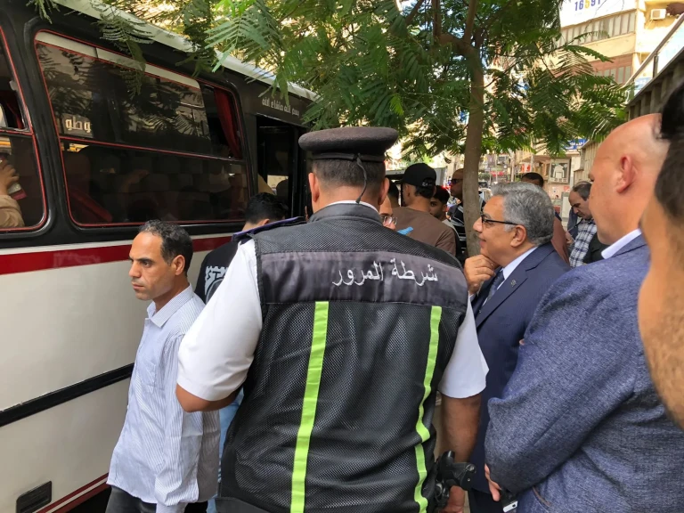 محافظ الدقهلية يتفقد شوارع حي غرب المنصورة: - التأكيد على استمرار متابعة أعمال النظافة ورفع الإشغالات ومنع كافة أشكال إعاقة حركة السير