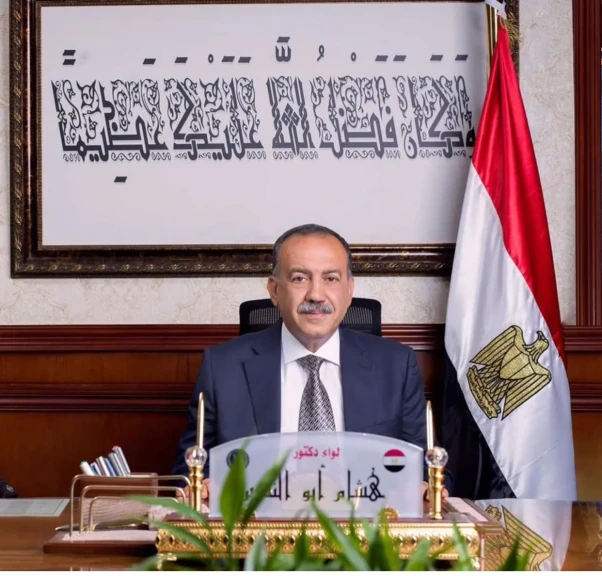 محافظ أسيوط يعتمد التعريفة الجديدة للمواصلات ويوجه بتكثيف الحملات الميدانية لمنع التلاعب بالأسعار
