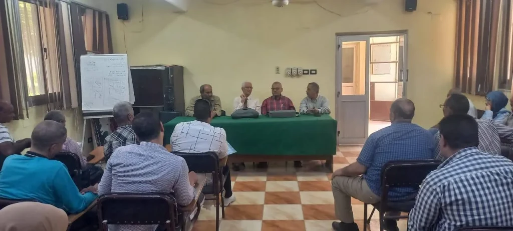 محافظ أسيوط يشدد على مواجهة الحرق المكشوف للمخلفات الزراعية .. وخطط توعوية للحد من الظاهرة