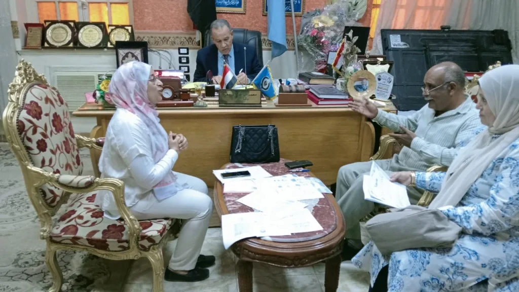 تحت رعاية محافظ أسيوط . مدير تعليم أسيوط يعلن انطلاق حملة التوعية بصحة الفم والاسنان بالمدارس الابتدائية بالتعاون مع الصحة