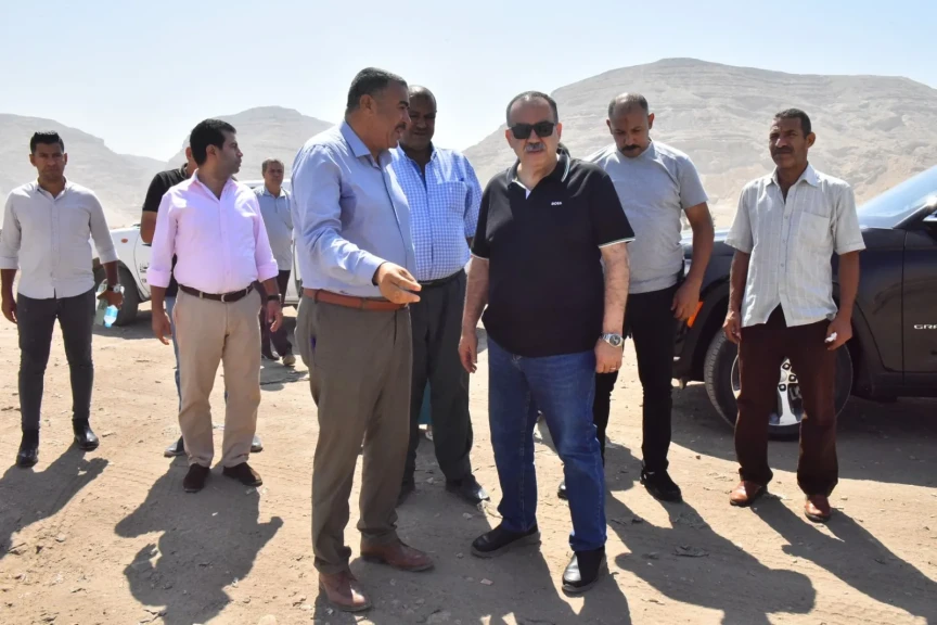 محافظ أسيوط يتابع أعمال المحور التنموي الجديد بين البداري وطريق البحر الأحمر ويوجه بزراعة جانبي الطريق