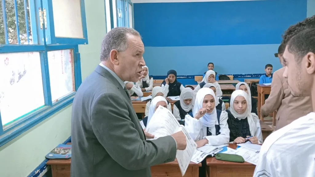 مدير تعليم أسيوط يتفقد 4 مدارس بعرب العمايم والعتامنة بمنفلوط ويؤكد على وجود متابعة يومية لوزير التعليم ومحافظ أسيوط لنسب حضور الطلاب