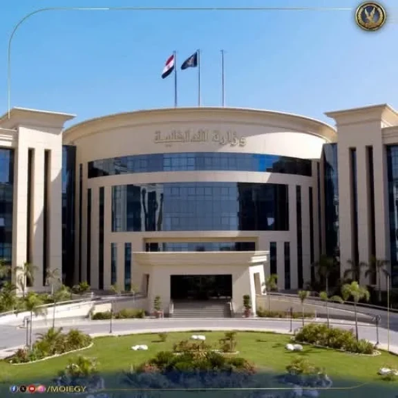 الداخلية تكشف فرد الشرطة المتجاوز مع مواطن فى أسيوط تم إنهاء خدمته لخروجه عن مقتضيات واجبه الوظيفى