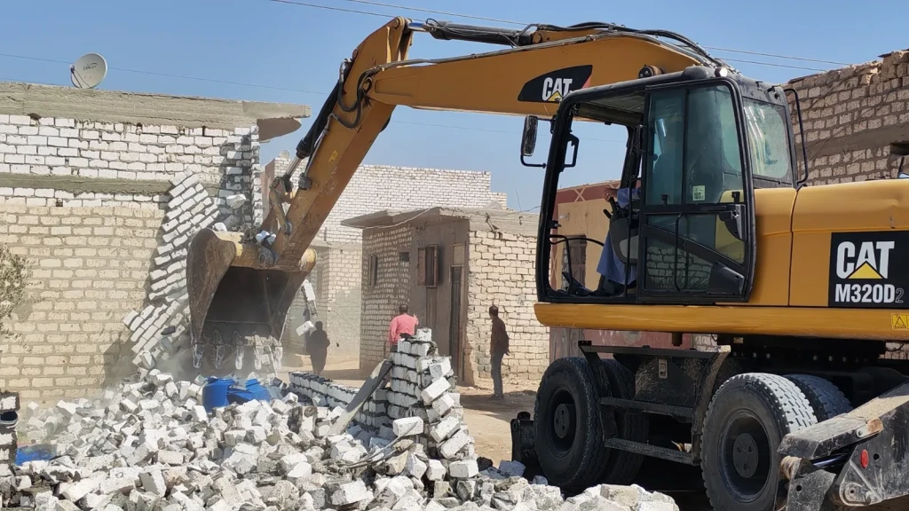 محافظ أسيوط: إزالة 79 حالة تعدي واسترداد أكثر من 2200 فدان في المرحلة الثالثة من الموجة الـ27